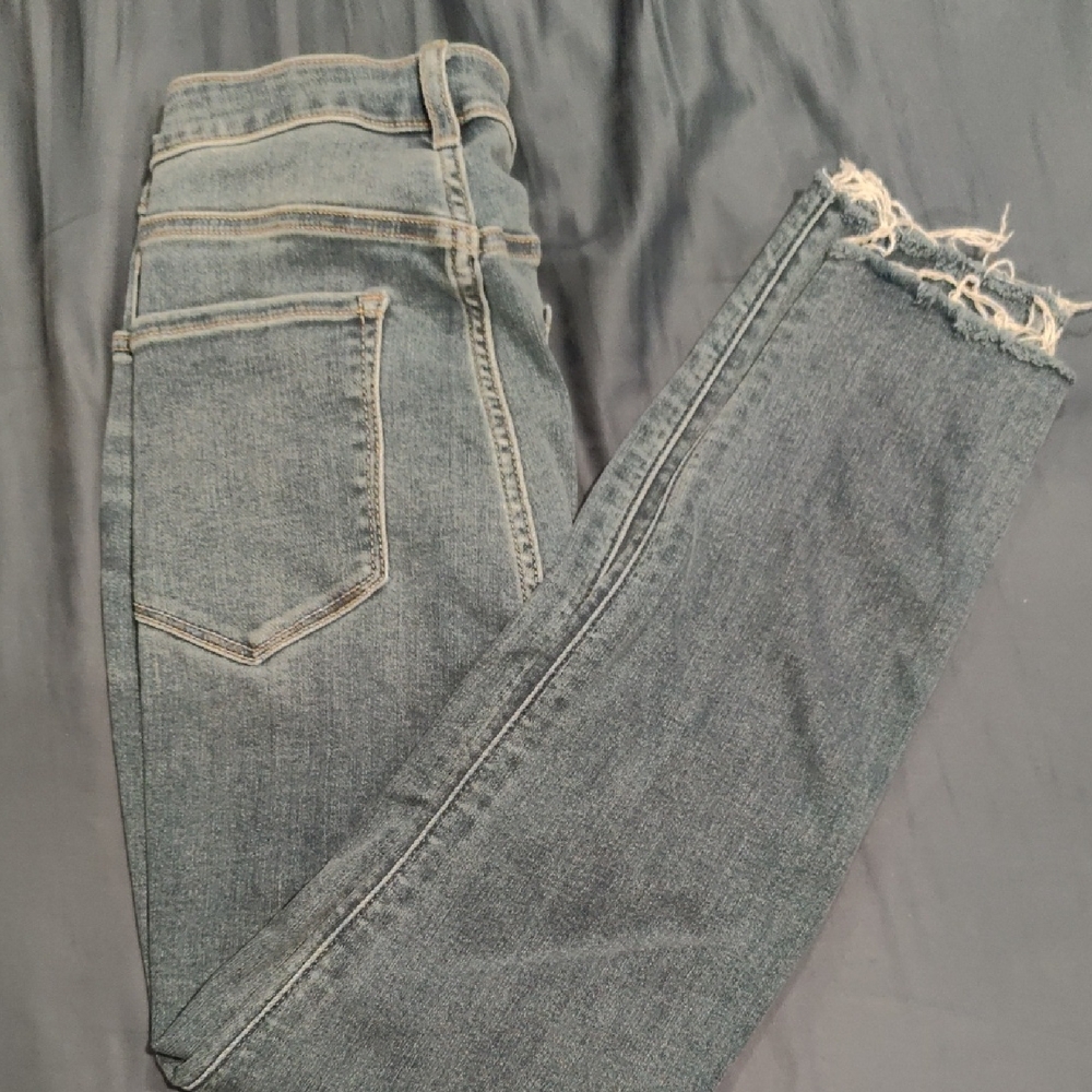 Old Navy Distressed Blue Cropped Jeans